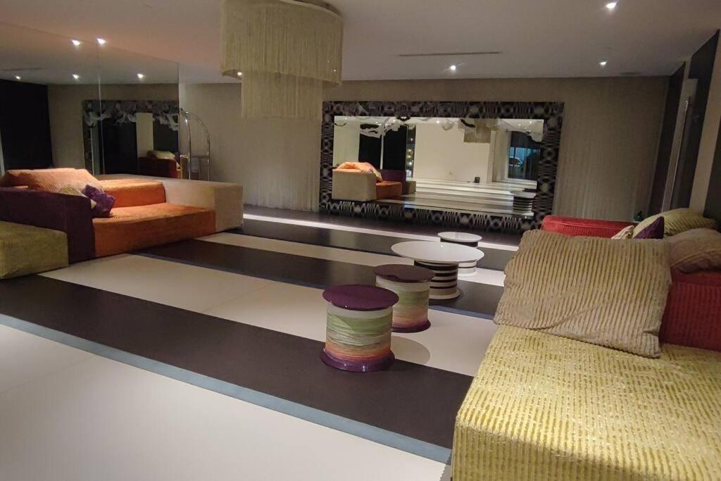 Aveline Suites Elite Rockwell View Acqua Private Residences Near Rockwell Makati Manila Exterior photo