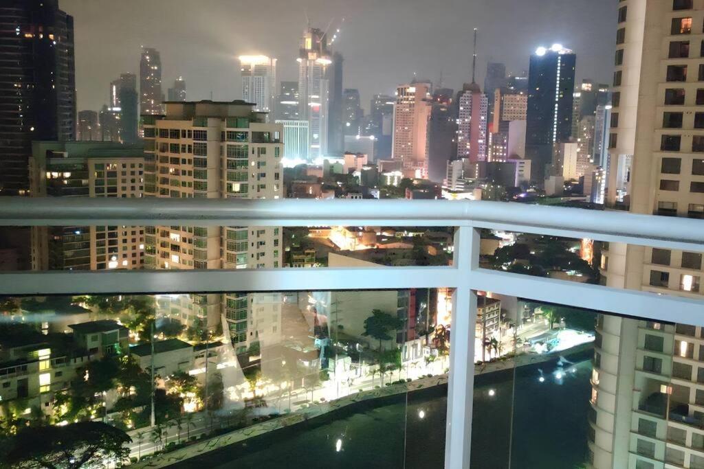 Aveline Suites Elite Rockwell View Acqua Private Residences Near Rockwell Makati Manila Exterior photo